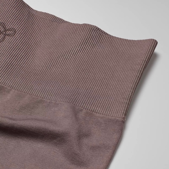 Aritzia ribbed shorts. TNA workout - Picture 2 of 5